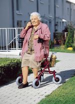 Zusammenklappbarer Rollator mit Feststellbremse 
