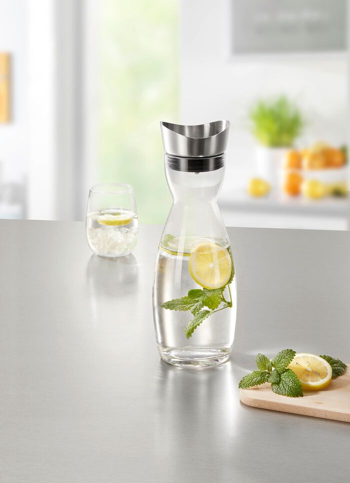 Glaskaraffe mit Edelstahl-Ausgie&szlig;er 