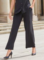 Hose in modischer Weite 