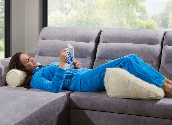 Schurwoll-R&uuml;ckenkissen mit Nackenrolle 