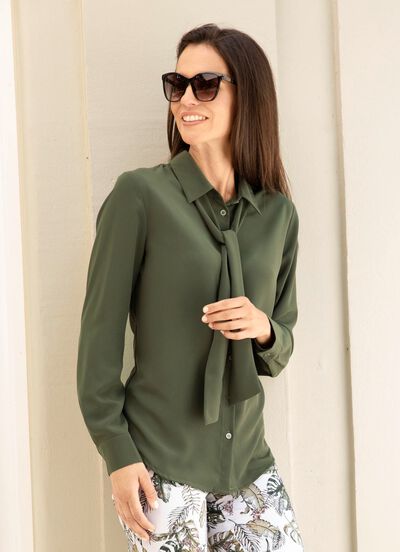 Bluse mit Bindeschluppe 