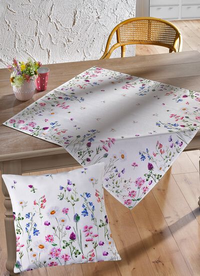 Tisch- und Raumdekoration mit Wiesenblumen-Dessin 