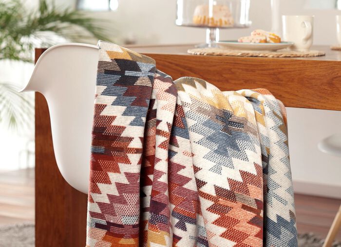 Wohndecke mit h&uuml;bschem H&auml;kelsaum 