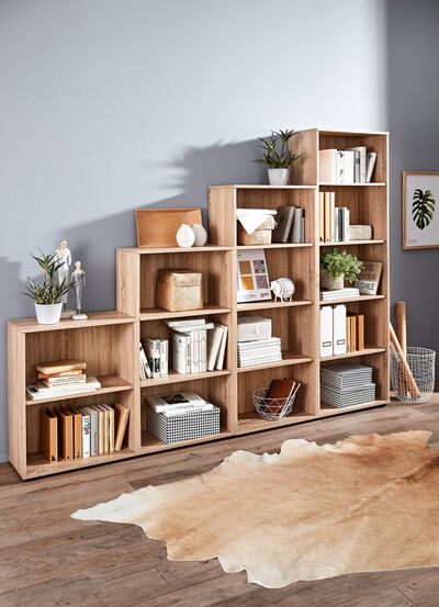 Klassische Regal-Serie mit Kunststofff&uuml;&szlig;en 