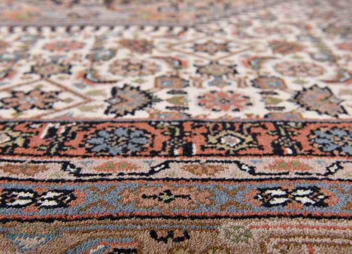 Handgetuftete Br&uuml;cken und Teppiche aus 100% Schurwolle 