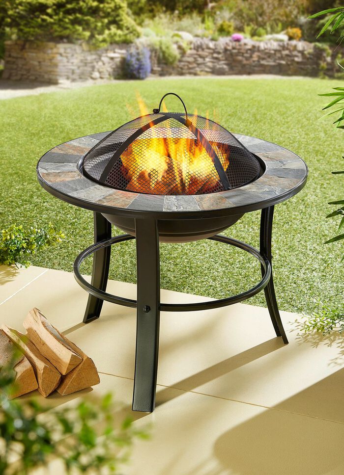 Feuerstelle Stonegate mit stilvollem Schiefer-Mosaik-Finish 