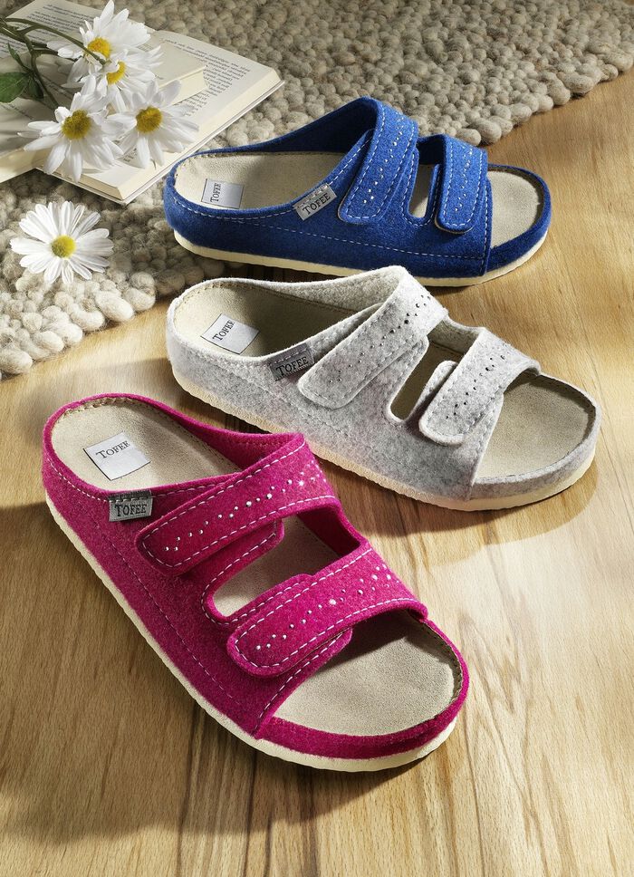 Modischer Hausschuh mit Klettverschl&uuml;ssen 