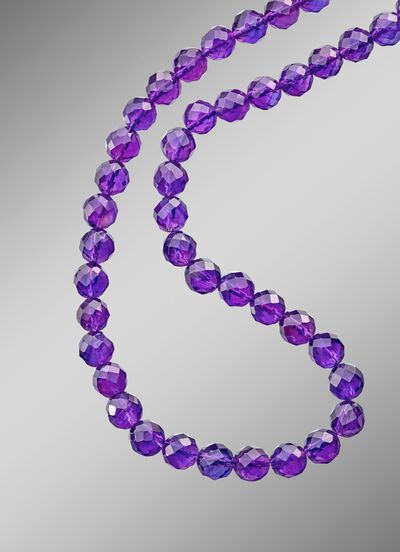 Amethyst-Halskette mit facettierten Kugeln 