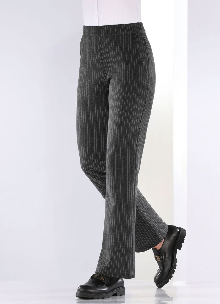 Nadelstreifenhose in modischer Weite 