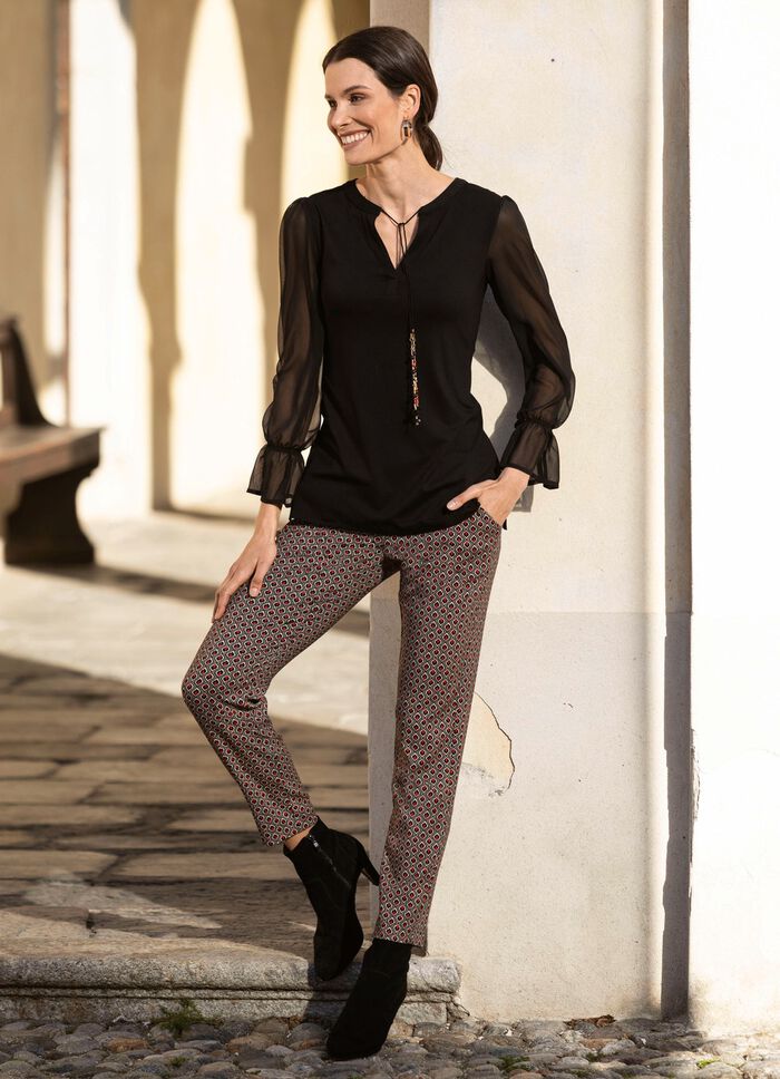 Shirt mit ausgefallener Ausschnittverarbeitung in 2 Farben 