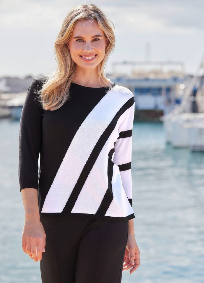 Pullover in grafischem Dessin 