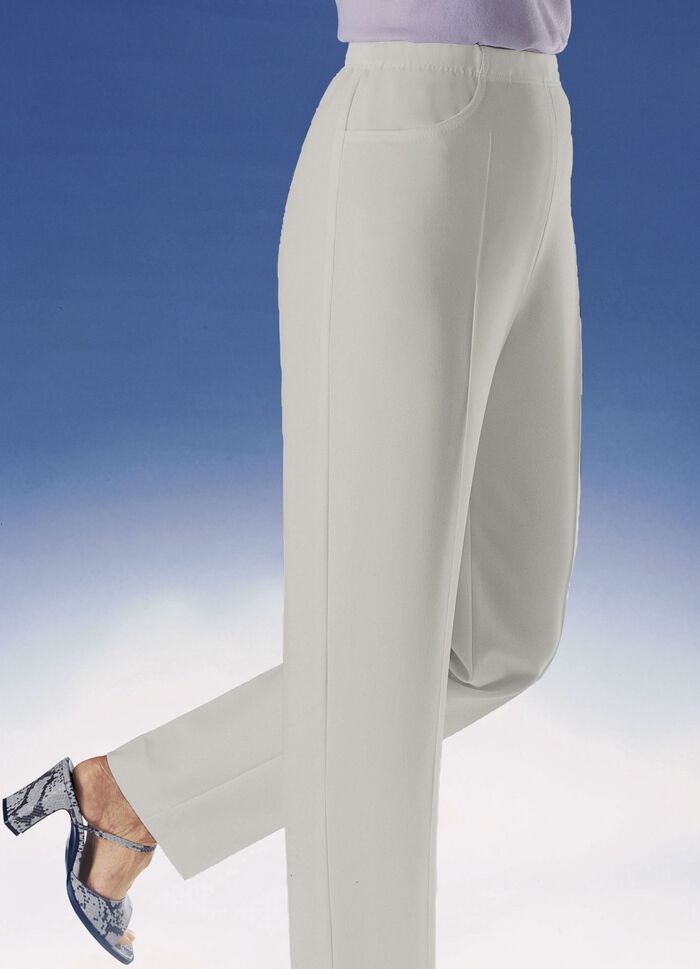 Hose mit praktischen Seitentaschen 