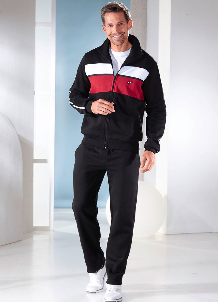 Freizeitanzug mit Stickerei 