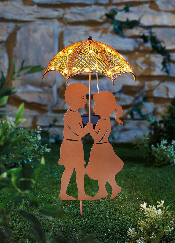 Kinderpaar unter Solarschirm 