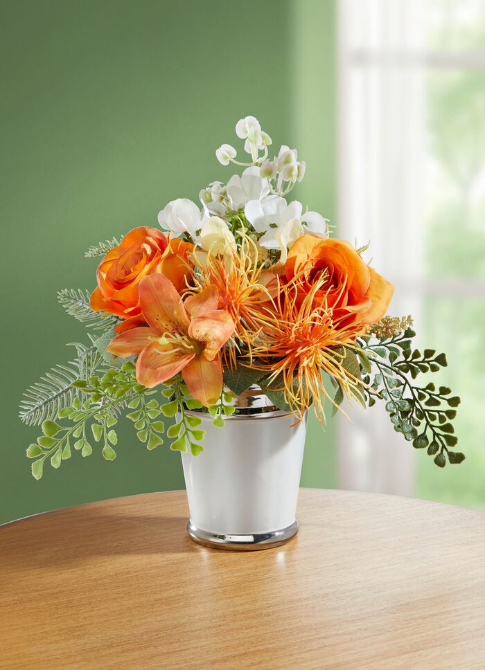 Rosen-/Lilien-Arrangement in wei&szlig;em Keramiktopf 