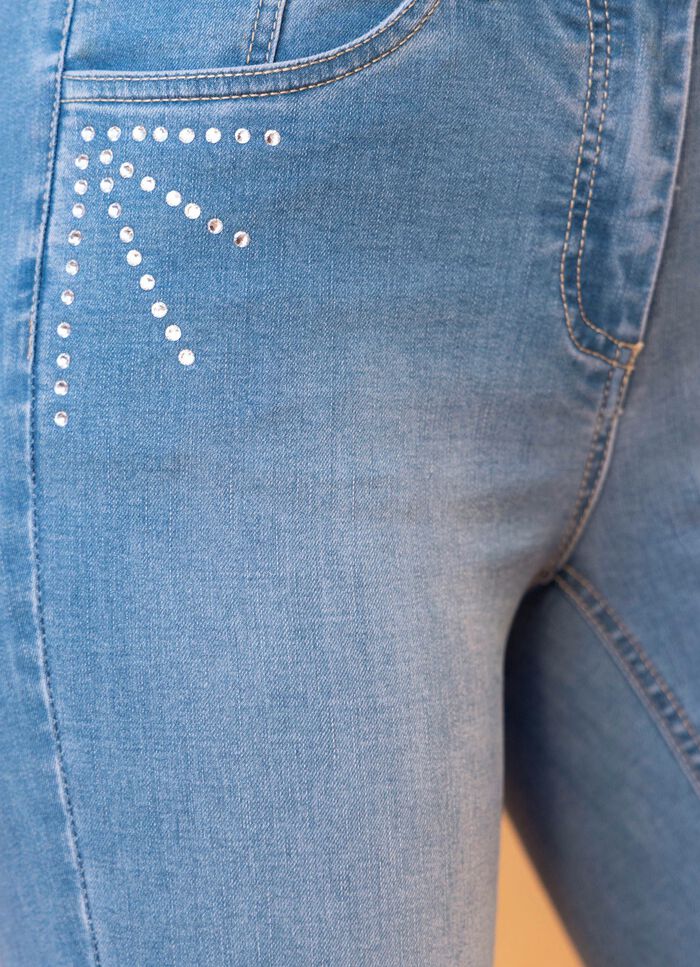 Jeans mit extravaganter Strasszier 