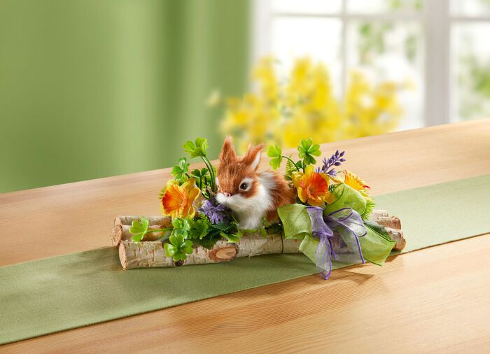 Tischgesteck mit kleinen Birkenst&auml;mmen 