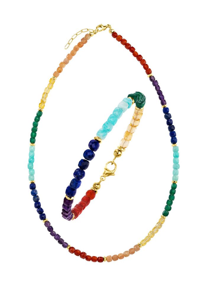 Funkelnde Garnitur mit Edelsteinen 