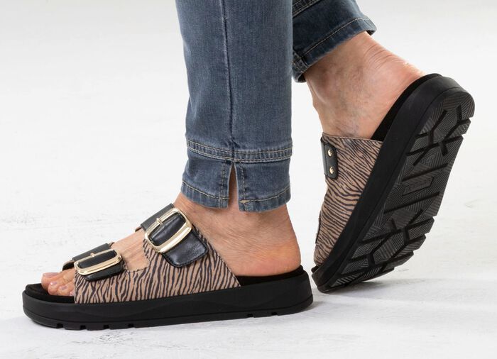 Caprice, trendige Damen-Pantoletten, Weite G, mit herausnehmbarem Fu&szlig;bett 