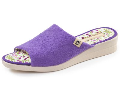 Klassische Damen-Hausschuhe, aus Textilmaterial 