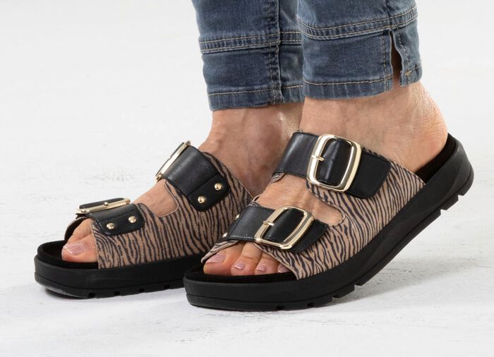 Caprice, trendige Damen-Pantoletten, Weite G, mit herausnehmbarem Fu&szlig;bett 