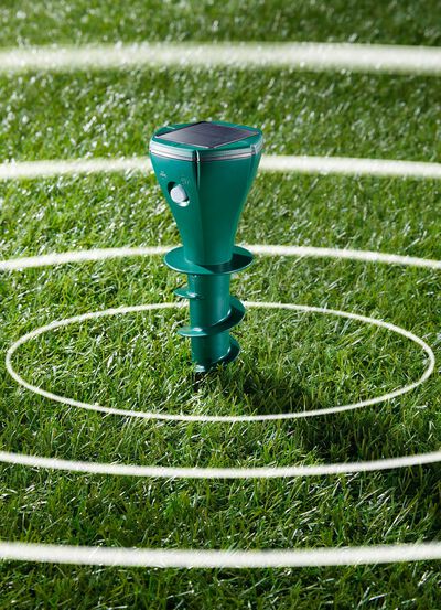 Maulwurfvertreiber mit Erdbohrer 