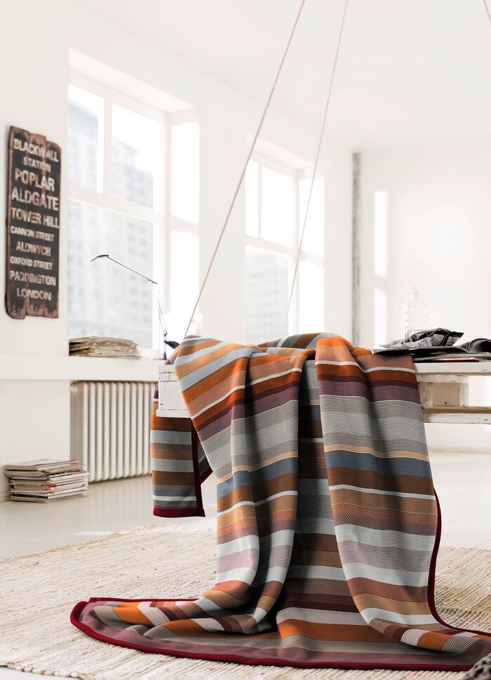 Schlafdecke mit Veloursbandeinfassung 