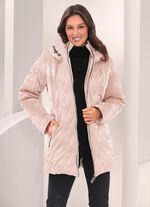 Jacke in topmodischer Lackoptik 