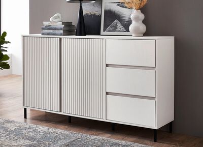 Sideboard mit aufwendiger Rillenfront 