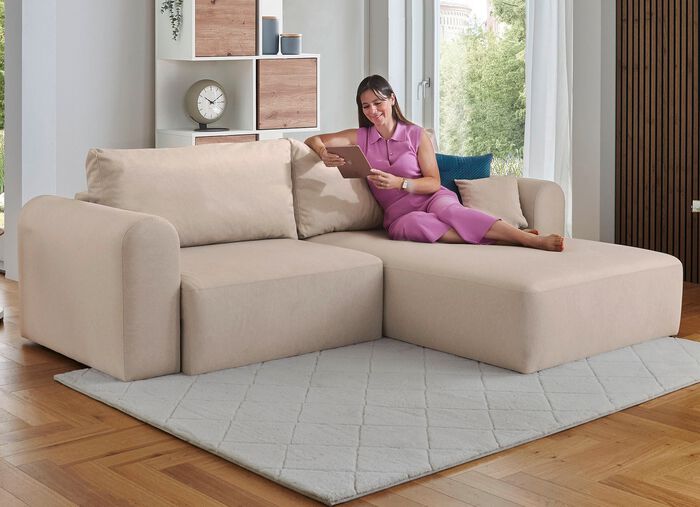 Polsterecke mit Bettfunktion und Dekokissen 