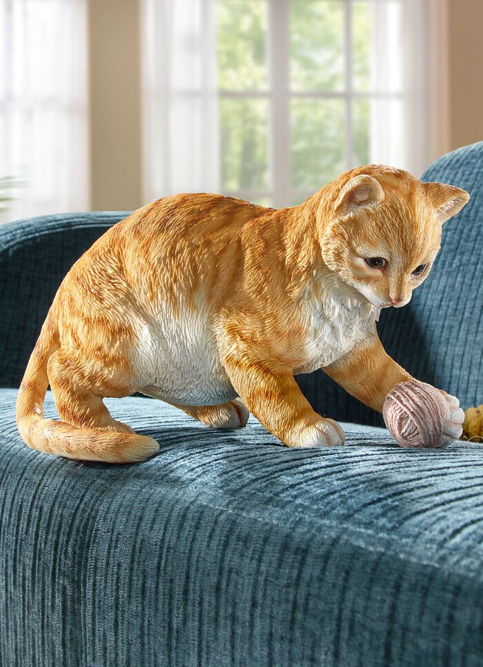 Katze mit Wollkn&auml;uel 