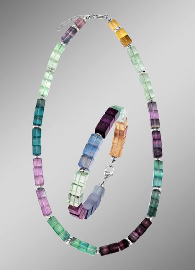 Wundersch&ouml;ne Garnitur mit H&auml;matit, beh. und Fluorit in Multicolor 