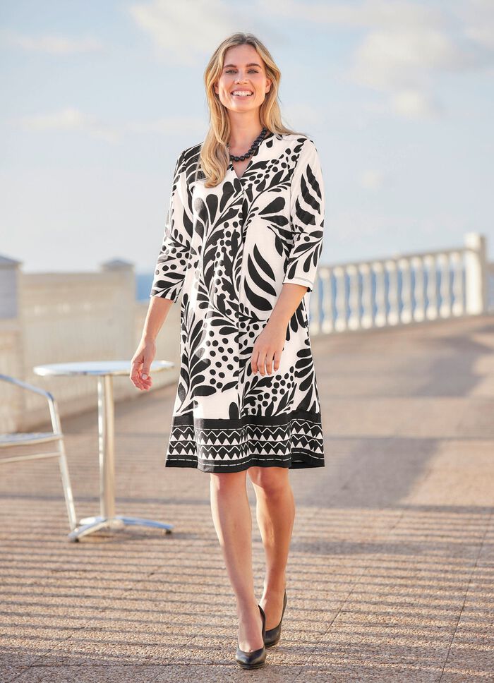 Kleid mit dekorativer Faltenlegung 