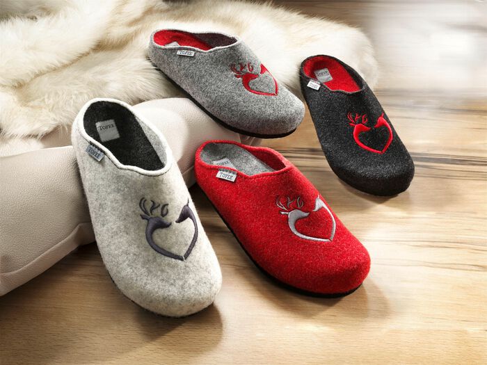 Hausschuh mit Rentier-Stickerei 