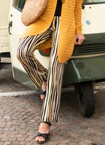 Hose in aparter Streifendessinierung 