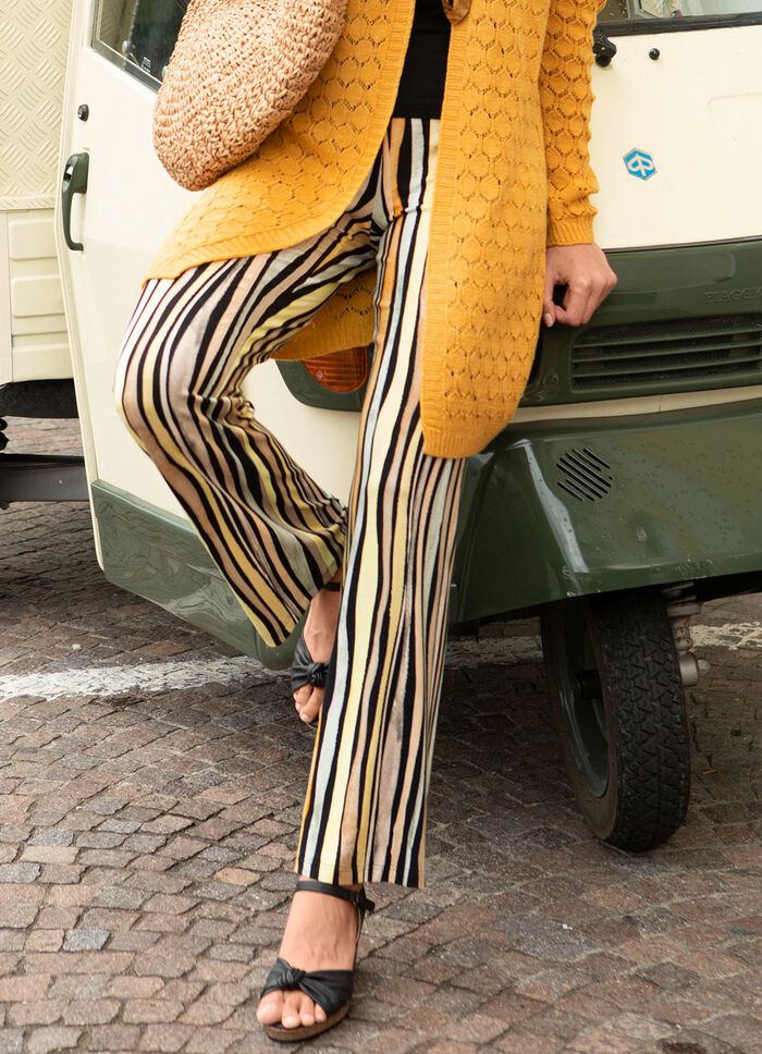 Hose in aparter Streifendessinierung 