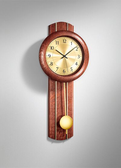 Wanduhr aus massivem Holz mit Funkuhrwerk 